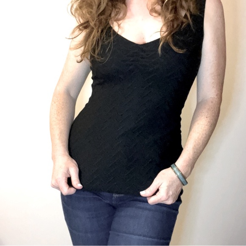 White House Black Market black textured v neck tank top